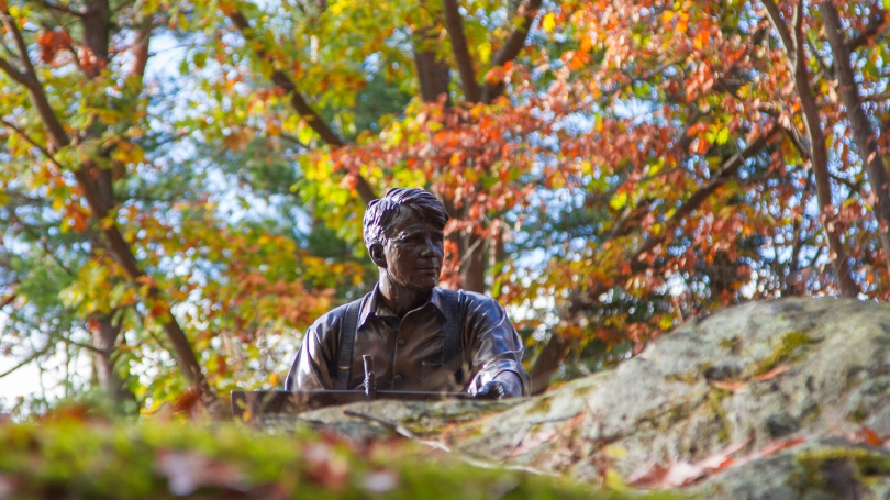 Robert Frost Statue